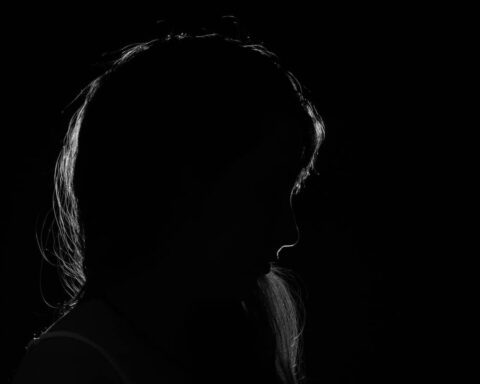 अपरिचित कहानी