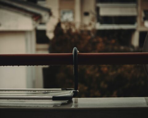 ग़ज़ल : दिल तोड़ दिया