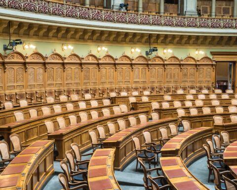 कविता : रोटी और संसद