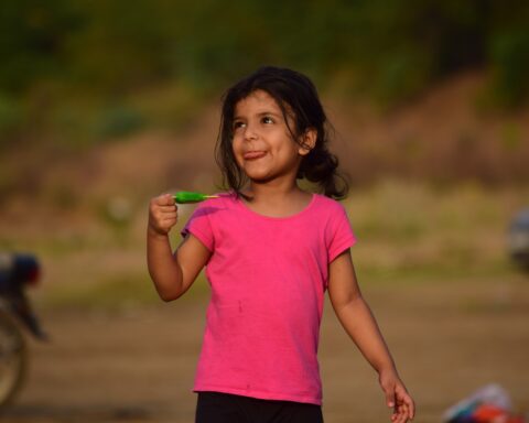 कविता : संघर्ष साझे नहीं होते